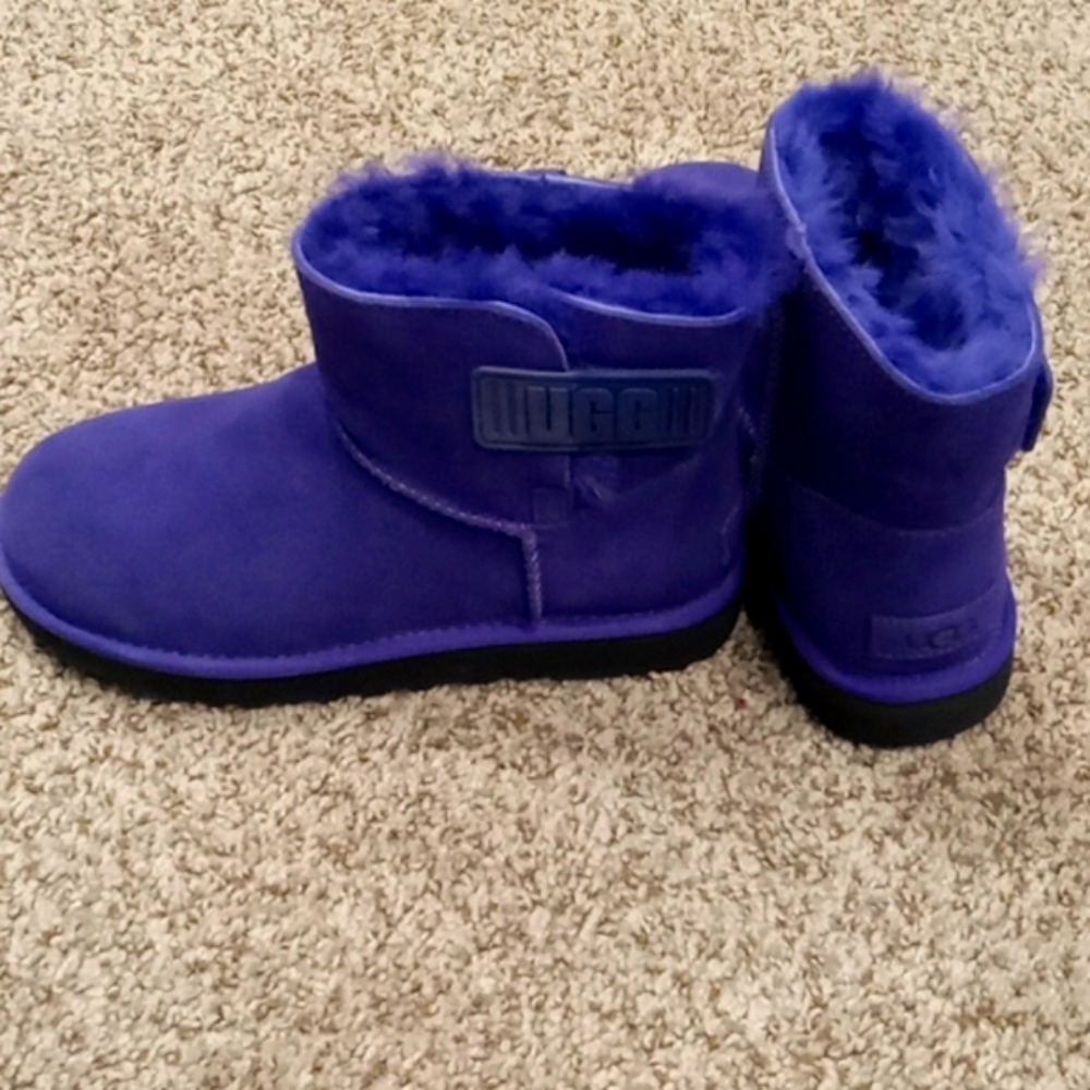 Ugg women Bailey strap boot